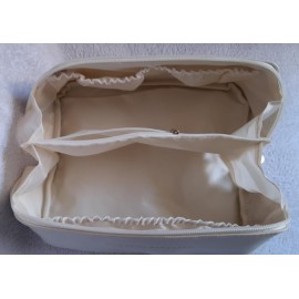 Косметичка зі шкірозамінника з ручкою