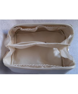 Косметичка зі шкірозамінника з ручкою