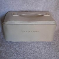 Косметичка зі шкірозамінника з ручкою