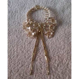 Шпилька для волосся метелик з білими квітами