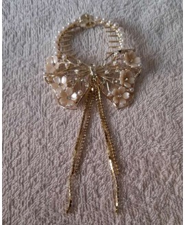 Шпилька для волосся метелик з білими квітами