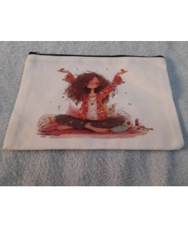 Косметичка чорна з малюнком дівчинка