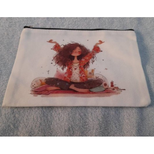 Косметичка чорна з малюнком дівчинка